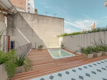 Casa de revista con 4 dormitorios más cochera, patio y terraza