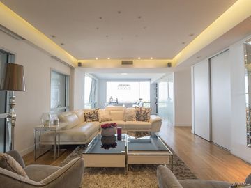Departamento 4 ambientes en Complejo Al Río con 2 cocheras y baulera