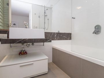 Departamento 4 ambientes en Complejo Al Río con 2 cocheras y baulera