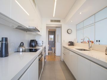 Departamento 4 ambientes en Complejo Al Río con 2 cocheras y baulera