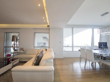 Departamento 4 ambientes en Complejo Al Río con 2 cocheras y baulera