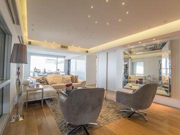 Departamento 4 ambientes en Complejo Al Río con 2 cocheras y baulera