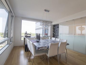 Departamento 4 ambientes en Complejo Al Río con 2 cocheras y baulera