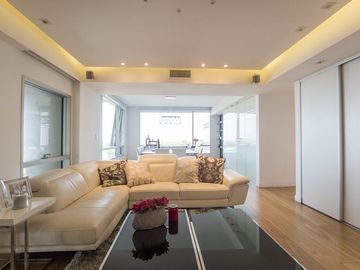 Departamento 4 ambientes en Complejo Al Río con 2 cocheras y baulera