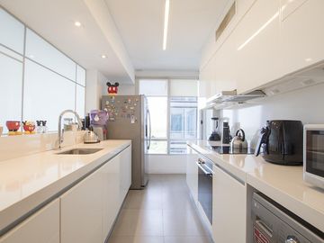 Departamento 4 ambientes en Complejo Al Río con 2 cocheras y baulera