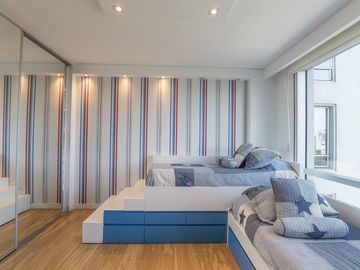 Departamento 4 ambientes en Complejo Al Río con 2 cocheras y baulera