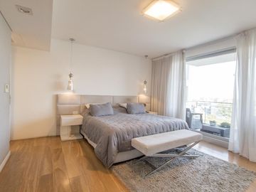 Departamento 4 ambientes en Complejo Al Río con 2 cocheras y baulera