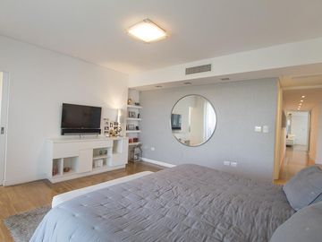 Departamento 4 ambientes en Complejo Al Río con 2 cocheras y baulera