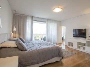 Departamento 4 ambientes en Complejo Al Río con 2 cocheras y baulera