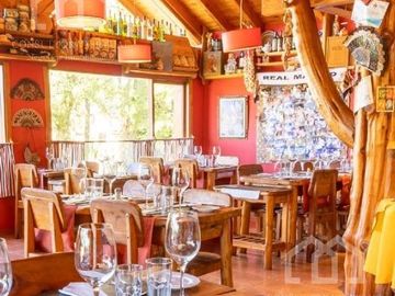 Venta Local Gastronómico y 2 Viviendas
