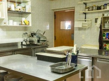 Venta Local Gastronómico y 2 Viviendas