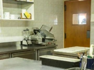 Venta Local Gastronómico y 2 Viviendas
