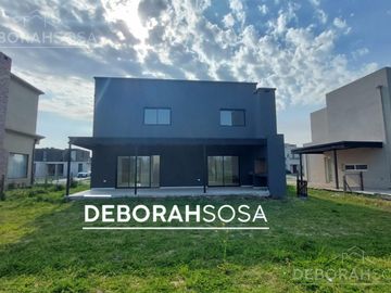 Casa en - Venta- en Puertos del Lago- Zona Norte- Escobar-4 ambientes