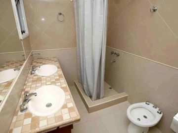 Casa en venta - 3 Dormitorios 3 Baños - Cochera - 468Mts2 - City Bell