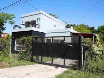 Casa en venta - 3 Dormitorios 3 Baños - Cochera - 468Mts2 - City Bell