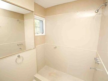 Casa en venta - 3 Dormitorios 3 Baños - Cochera - 468Mts2 - City Bell