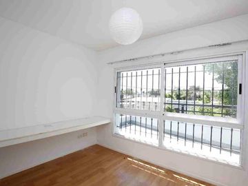 Casa en venta - 3 Dormitorios 3 Baños - Cochera - 468Mts2 - City Bell