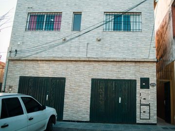 PH en venta - 5 Dormitorios 4 Baños - 299Mts2 - Rafael Calzada, Almirante Brown