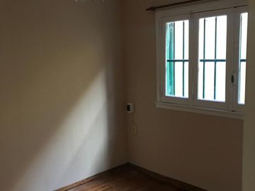 PH en venta - 5 Dormitorios 4 Baños - 299Mts2 - Rafael Calzada, Almirante Brown