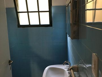 PH en venta - 5 Dormitorios 4 Baños - 299Mts2 - Rafael Calzada, Almirante Brown