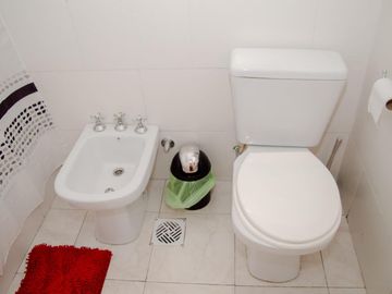 PH en venta - 5 Dormitorios 4 Baños - 299Mts2 - Rafael Calzada, Almirante Brown