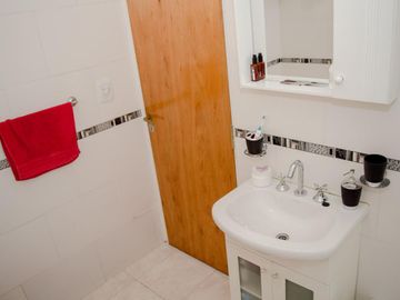 PH en venta - 5 Dormitorios 4 Baños - 299Mts2 - Rafael Calzada, Almirante Brown