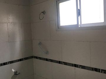 PH en venta - 5 Dormitorios 4 Baños - 299Mts2 - Rafael Calzada, Almirante Brown