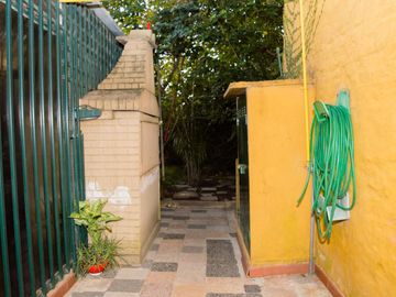 PH en venta - 5 Dormitorios 4 Baños - 299Mts2 - Rafael Calzada, Almirante Brown