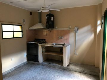 PH en venta - 5 Dormitorios 4 Baños - 299Mts2 - Rafael Calzada, Almirante Brown