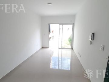 Venta de Departamento 2 ambientes con patio en Wilde (30409)