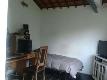 Casa en venta - 4 Dormitorios 2 Baños - Cocheras - 630Mts2 - Burzaco