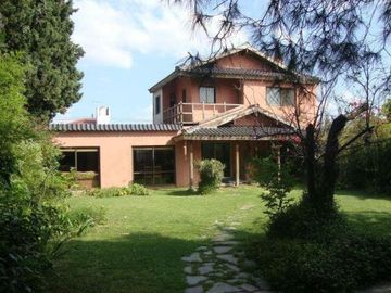 Casa en venta - 4 Dormitorios 2 Baños - Cocheras - 630Mts2 - Burzaco
