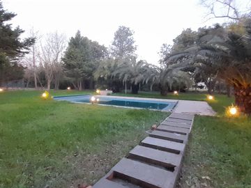 Imponente Chalet de 9 amb sobre Lote de 2.000 m2!