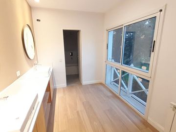 Imponente Chalet de 9 amb sobre Lote de 2.000 m2!
