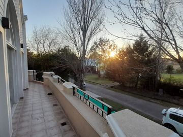 Imponente Chalet de 9 amb sobre Lote de 2.000 m2!