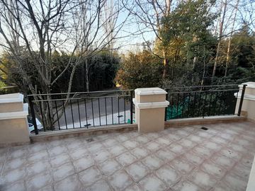 Imponente Chalet de 9 amb sobre Lote de 2.000 m2!