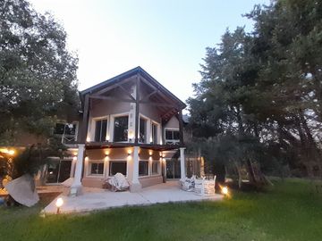 Imponente Chalet de 9 amb sobre Lote de 2.000 m2!