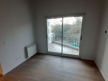 Imponente Chalet de 9 amb sobre Lote de 2.000 m2!