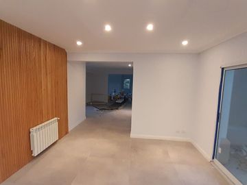 Imponente Chalet de 9 amb sobre Lote de 2.000 m2!