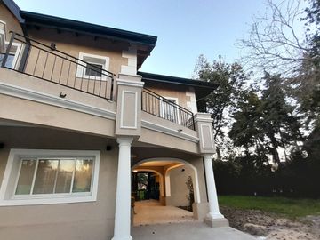 Imponente Chalet de 9 amb sobre Lote de 2.000 m2!