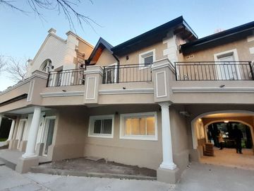 Imponente Chalet de 9 amb sobre Lote de 2.000 m2!