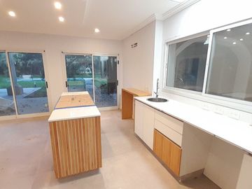 Imponente Chalet de 9 amb sobre Lote de 2.000 m2!