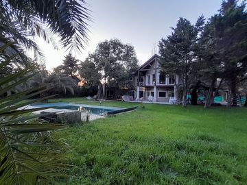 Imponente Chalet de 9 amb sobre Lote de 2.000 m2!