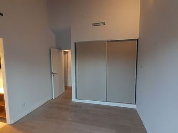 Imponente Chalet de 9 amb sobre Lote de 2.000 m2!