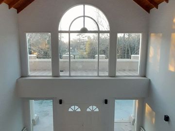 Imponente Chalet de 9 amb sobre Lote de 2.000 m2!