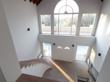Imponente Chalet de 9 amb sobre Lote de 2.000 m2!