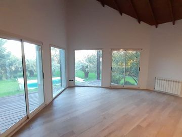 Imponente Chalet de 9 amb sobre Lote de 2.000 m2!