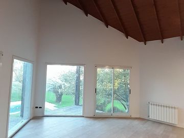 Imponente Chalet de 9 amb sobre Lote de 2.000 m2!