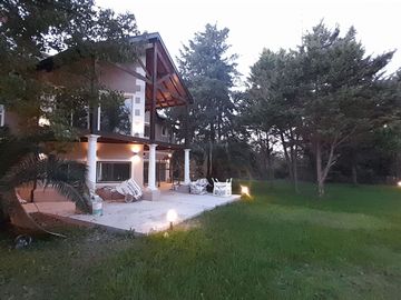Imponente Chalet de 9 amb sobre Lote de 2.000 m2!