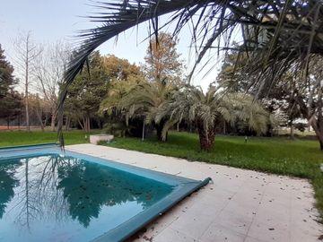Imponente Chalet de 9 amb sobre Lote de 2.000 m2!